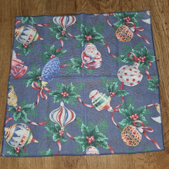 Set of 8 Vintage Christmas Table Napkins Picturing Vintage Christmas Ornaments - Picture 2 of 8